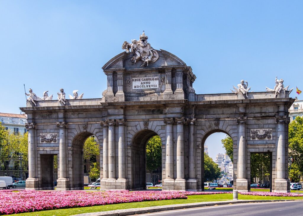 madrid, street, people-4461465.jpg